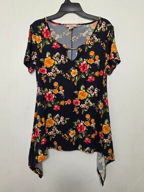 C'est La Vie floral top size M